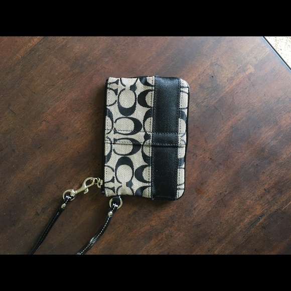 Coach Wristlet - Picture 3 of 4
